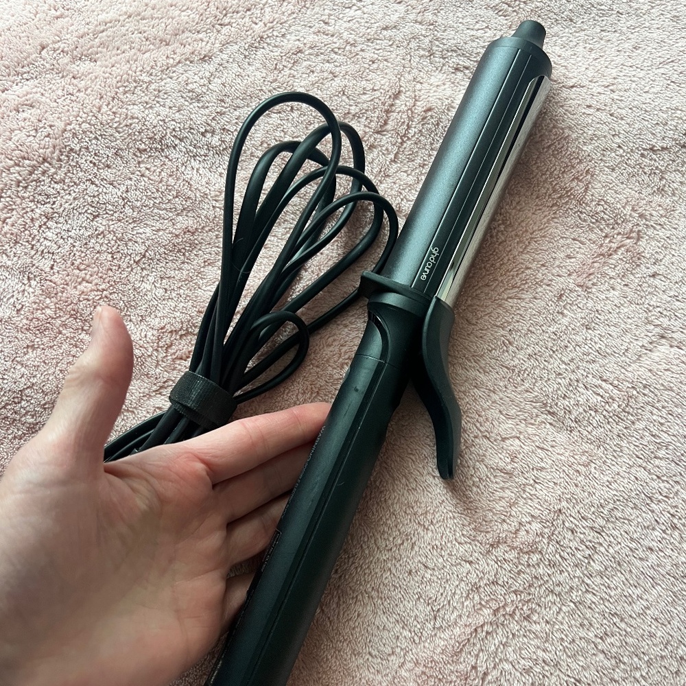 ghd Soft Curl 1.25" Curling Iron - ONLY USED ONCE! Priced to sell fast!